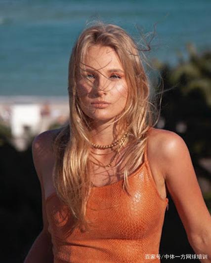 与小禁区前 与小禁区前